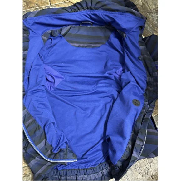 Lululemon Women's 4 Blue Black Striped Zip Front Run Hustle Jacket Packable Hood - Picture 11 of 14
